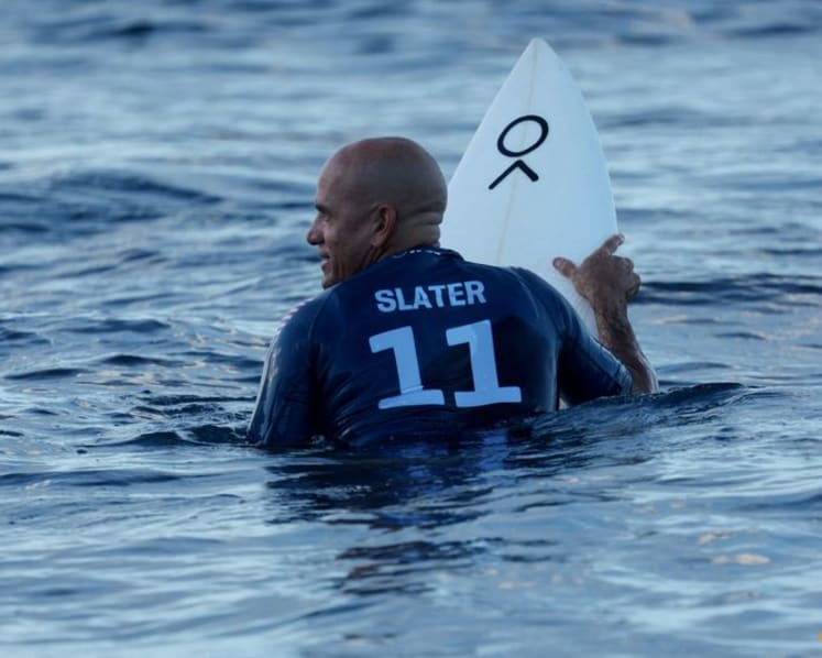 Surfing-Slater marches on in Tahiti Pro as Teahupo'o pumps