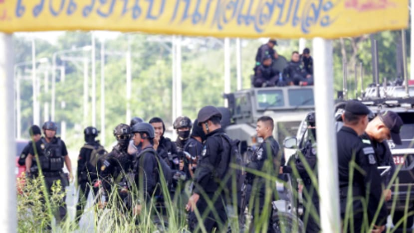 1 anggota polis maut, 3 lagi cedera dalam letupan bom di Pattani 1 anggota polis maut, 3 lagi cedera dalam letupan bom di Pattani