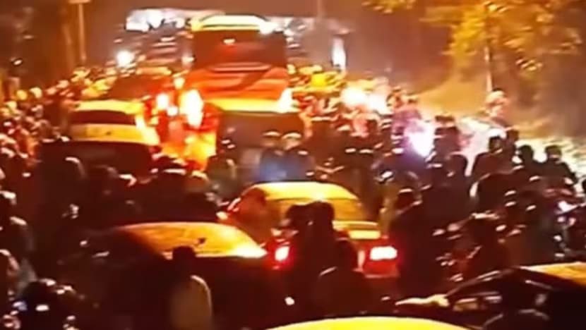 Solusi macet horor, bus subsidi rute Cibinong-Puncak siap beroperasi, mulai kapan dan berapa harganya? Solusi macet horor, bus subsidi rute Cibinong-Puncak siap beroperasi, mulai kapan dan berapa harganya?