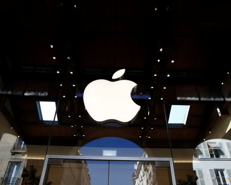 Apple to enter low-cost laptop market with budget Mac, Bloomberg News reports