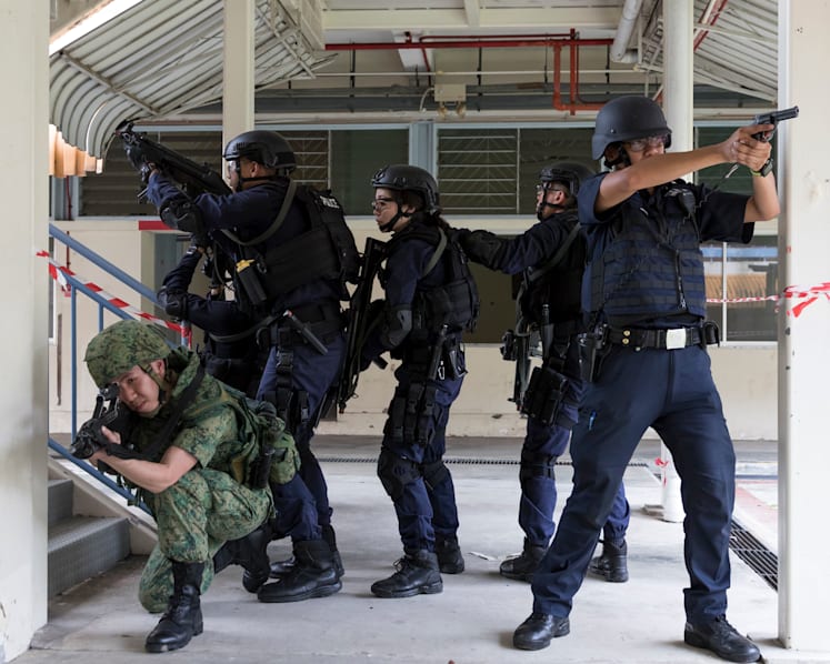 All frontline police officers to train with soldiers to prepare for future joint patrols in public