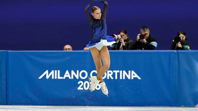 Figure Skating-Crowd lift helps Israel's Seniuk qualify for free skate