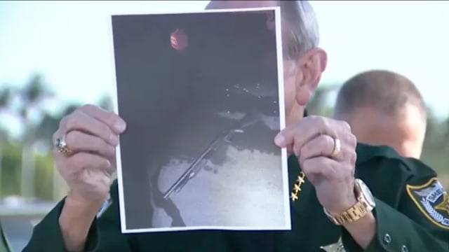 男子携霰弹枪和燃料罐 闯特朗普海湖庄园