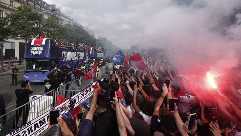 Paris cheers its 'sublime' champions PSG