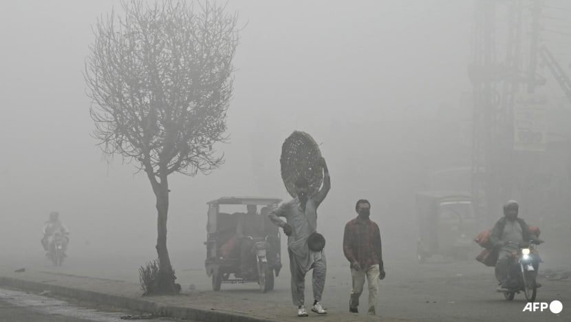 Pakistan limits outdoor activities, market hours to curb air pollution-related illness Pakistan limits outdoor activities, market hours to curb air pollution-related illness