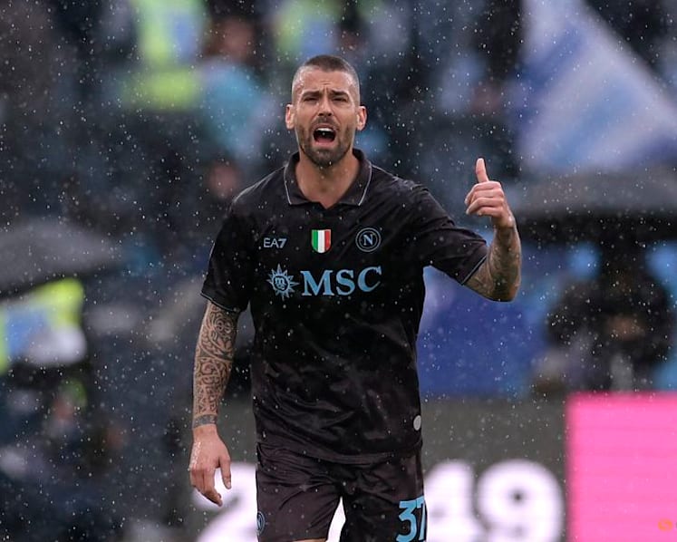 Napoli keep pace in title race after defeating Lazio in stormy contest