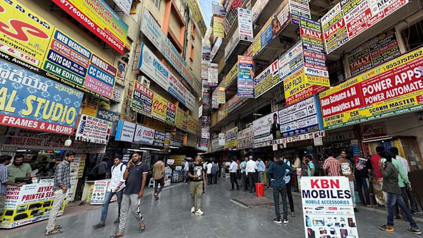 Meet the AI chatbots replacing India's call-center workers