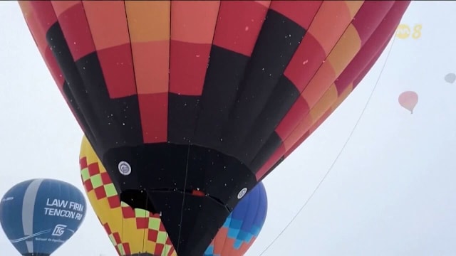 莫斯科迎热气球节 吸引各地数十名参与者慕名前来