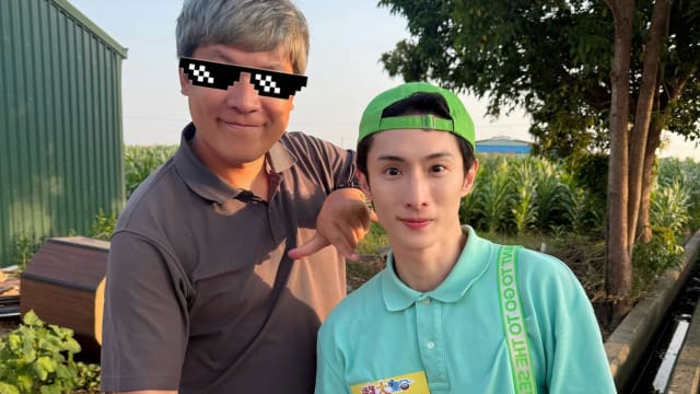 42岁阿本晒“同学合照”，怎么看都不像同龄人！