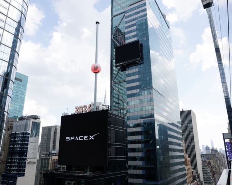US tech megacaps slide as SpaceX extends slump, AI expense concerns grow 