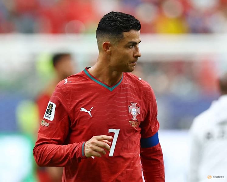Minnows make waves as World Cup aristocrats wobble
