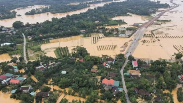 越南中部暴雨引发洪灾 导致三人死亡逾万人撤离