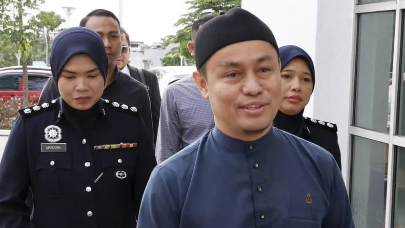 Pendakwah selebriti M'sia PU Azman didakwa lagi; hadapi 4 tuduhan jenayah seksual Pendakwah selebriti M'sia PU Azman didakwa lagi; hadapi 4 tuduhan jenayah seksual