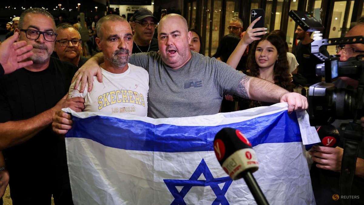 Passengers foil bid to crash Dubai-Tel Aviv flight, Israel says, after co-pilot stabs pilot