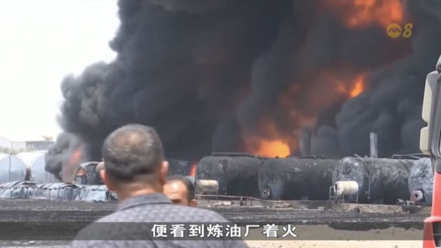伊拉克一炼油厂发生大火 至少14名消防员受伤