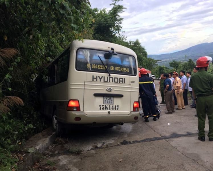 20 SMU students taken to hospital in Vietnam after bus hit kerb
