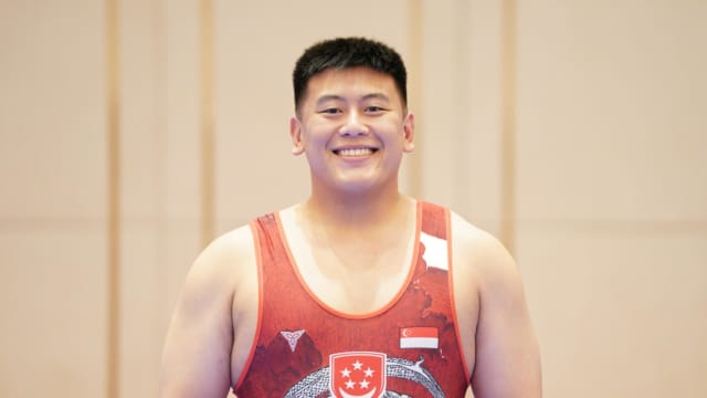 我国健儿罗煜男子摔跤项目夺金