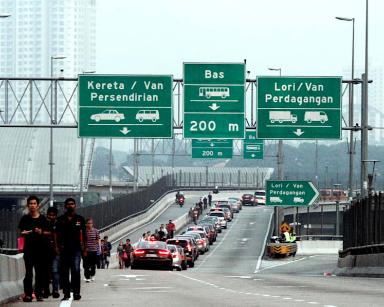 Malaysian who illegally entered Singapore and stayed 23 years jailed 6 months, fined