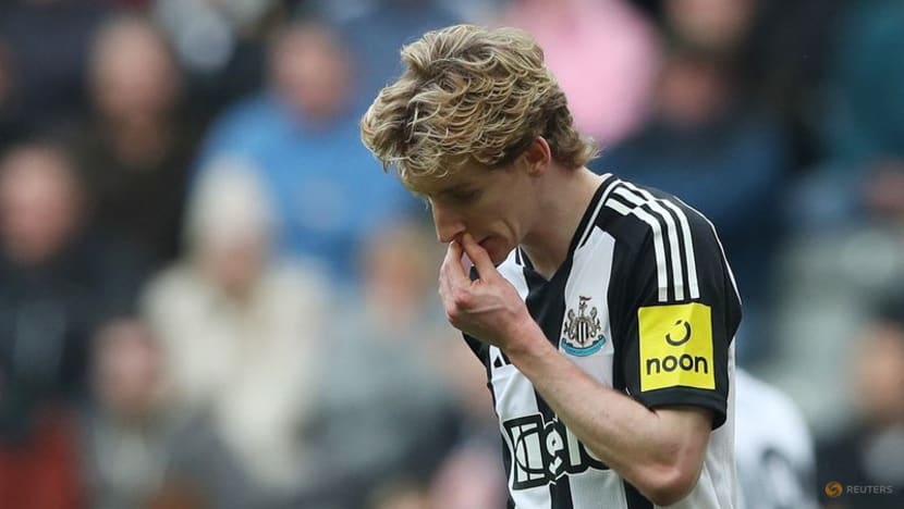 Gordon red card huge blow for Newcastle League Cup hopes Gordon red card huge blow for Newcastle League Cup hopes