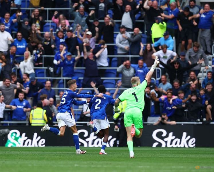 Maitland-Niles screamer earns Everton 2-2 draw with Man Utd