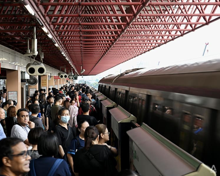 MRT disruption to continue into Thursday, no services between Jurong East and Buona Vista