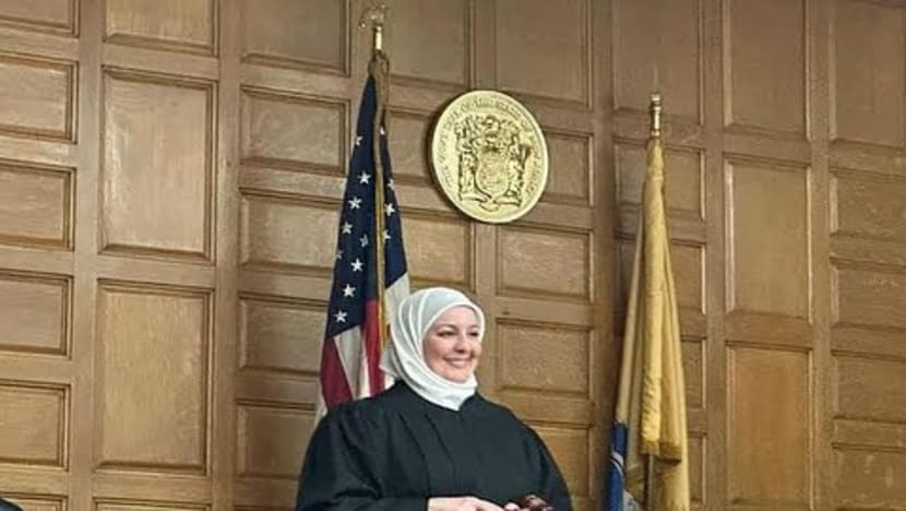 Nadia Kahf hakim pertama berhijab angkat sumpah sertai Mahkamah AS di New Jersey Nadia Kahf hakim pertama berhijab angkat sumpah sertai Mahkamah AS di New Jersey