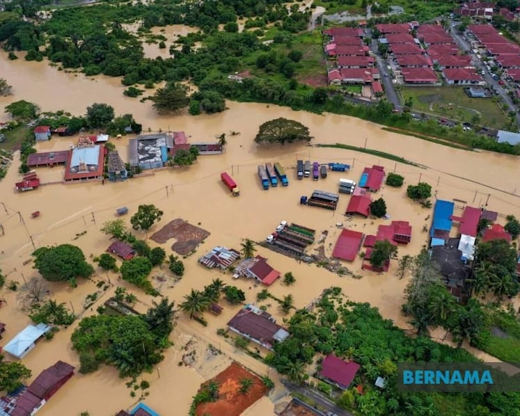 More people evacuated to relief centres as Malaysia floods continue