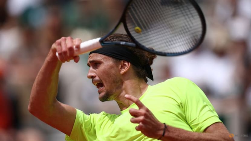 Zverev survives De Jong drop shot bonanza to advance