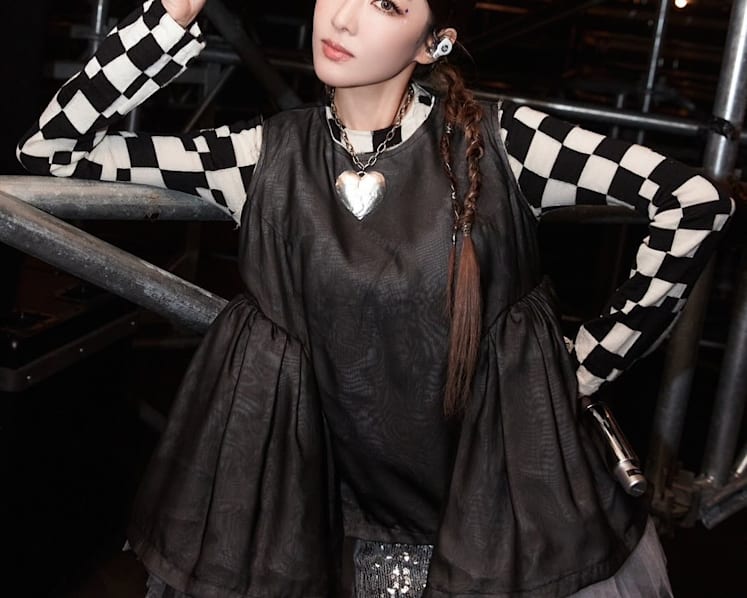 2NE1's Sandara Park wants 'to live in Singapore', cheekily asks Singtel to renew group's modelling contract