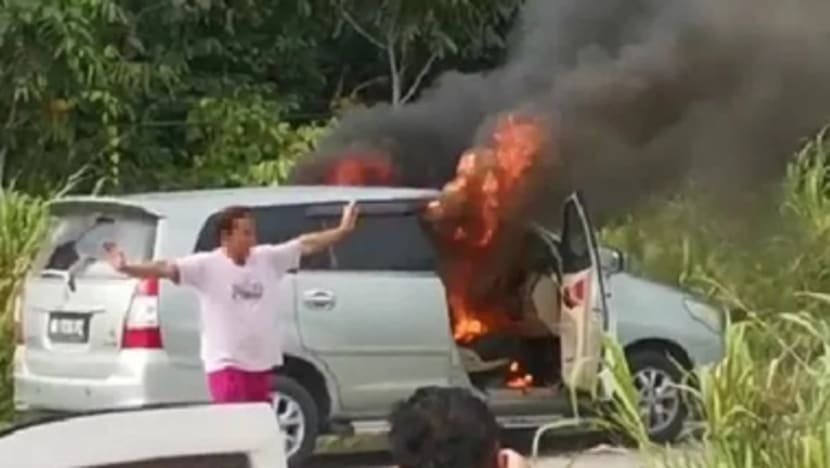 Lelaki disyaki alami masalah mental bakar kereta ketika dalam perjalanan