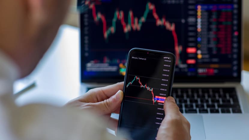 Commentary: Investors, know when to put down the phone Commentary: Investors, know when to put down the phone