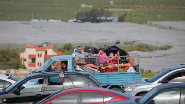 以黎达成十天停火协议 数千名黎巴嫩平民返乡