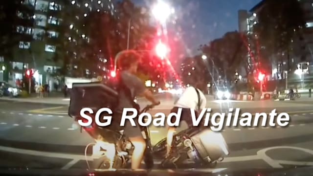 未戴头盔骑电动脚踏车上路 骑士互撞还怪汽车司机