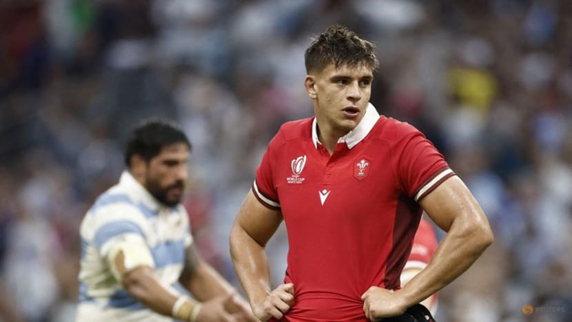 Trio return for Wales as Thomas picked at flyhalf for France test