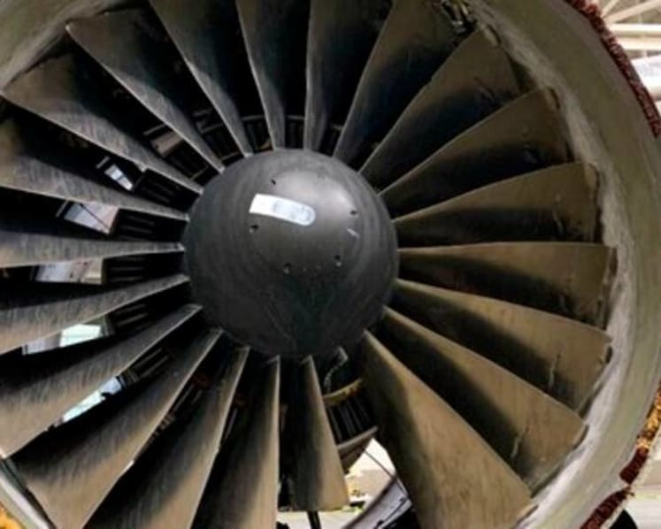 Exam finds multiple cracks in part of United jet's engine