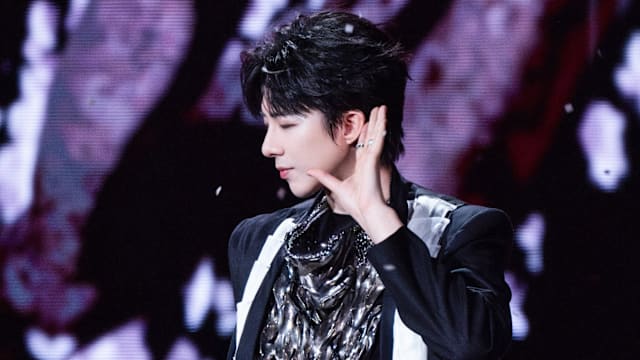 刘宇宁唱一半惨吃纸花！现场狂“呸呸呸”