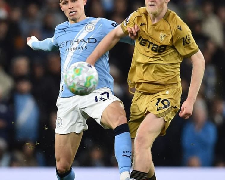 Guardiola hails Foden's spark as Man City stay on Arsenal's heels