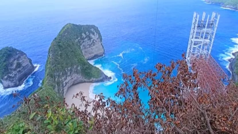 Bali hentikan pembinaan lif kaca di Pantai Kelingking setelah dikecam hebat
