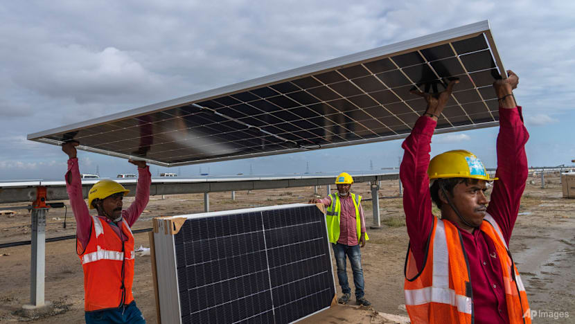 India’s clean energy ambitions grow, even as fossil fuels stay in the mix