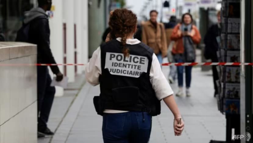Polis tembak wanita buat ancaman di kereta api Paris Polis tembak wanita buat ancaman di kereta api Paris