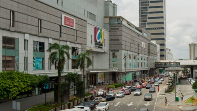 新山城中坊停车费改制 越堤族不满 当地人欢呼