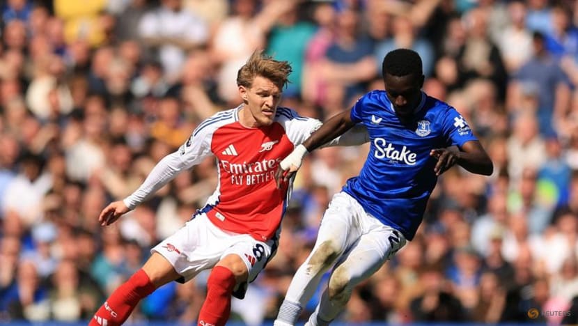 Arsenal's draw with Everton hands Liverpool a boost, Villa beat high-flying Forest Arsenal's draw with Everton hands Liverpool a boost, Villa beat high-flying Forest