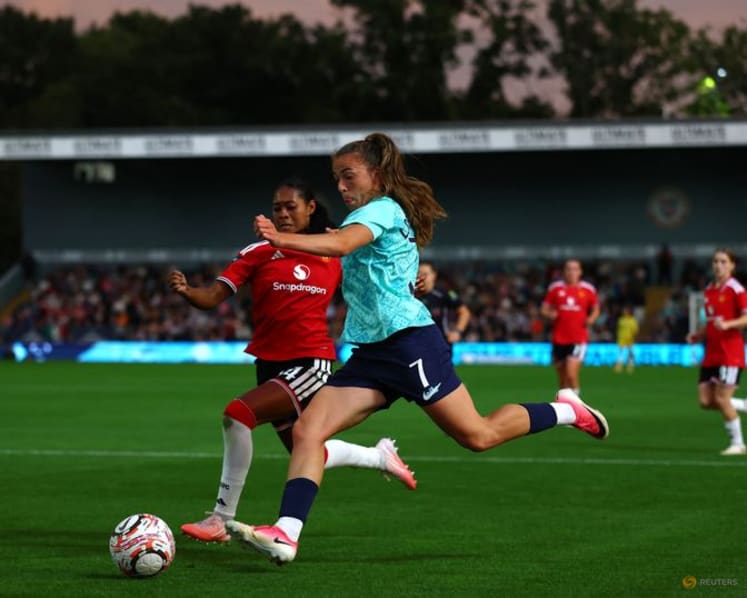 Van de Donk seals London City win over Man United in WSL curtain-raiser