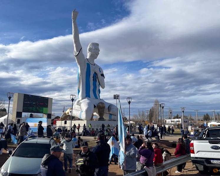 In a Patagonia town with an 85-foot Messi statue, Argentines celebrate reaching World Cup final