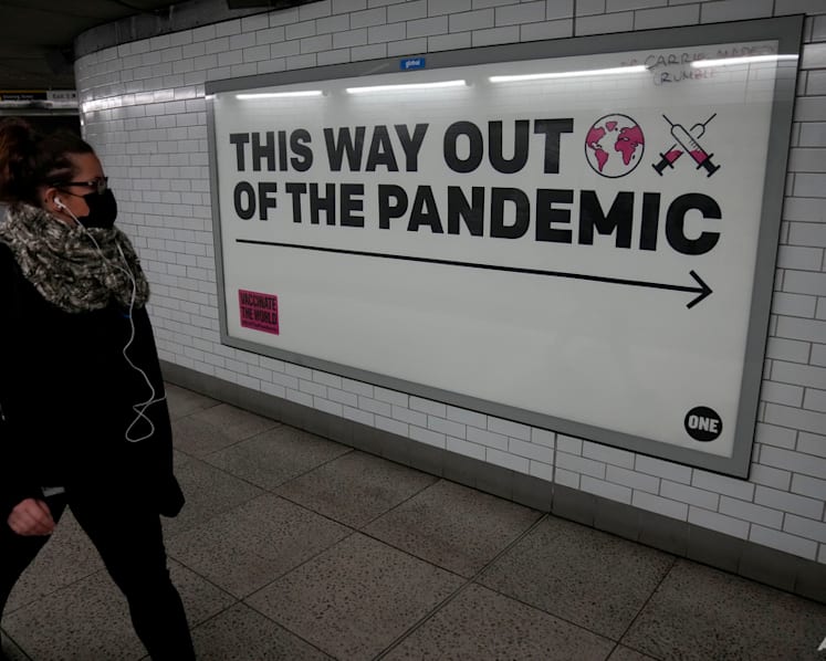 Commentary: UK must live with COVID-19, not pretend it no longer exists