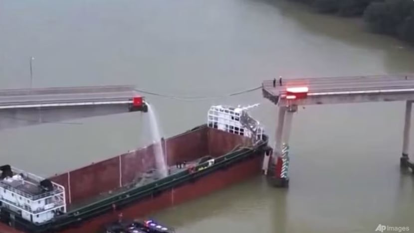 2 maut, 3 hilang selepas kapal kargo rempuh jambatan Sungai Pearl di Guangzhou 
