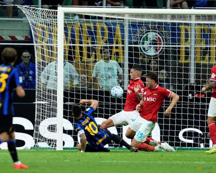 Martinez scores late winner as Inter Milan rally to beat Napoli