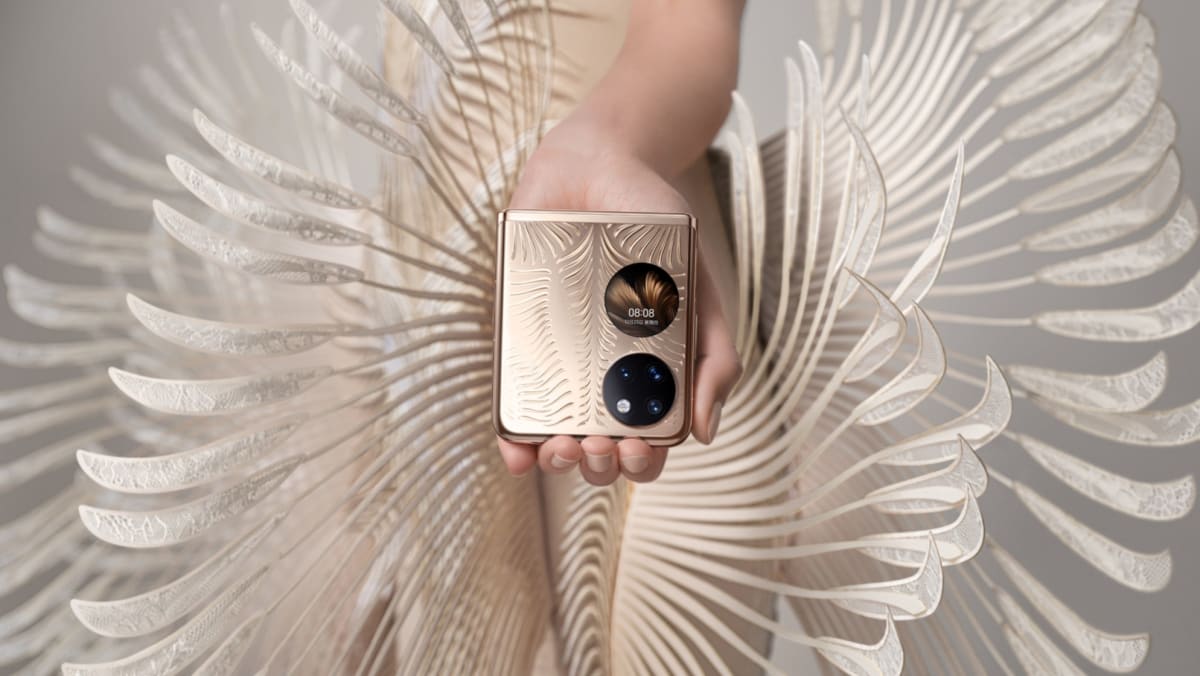 Huawei has a new gold phone, just in time for extra 'huat' this