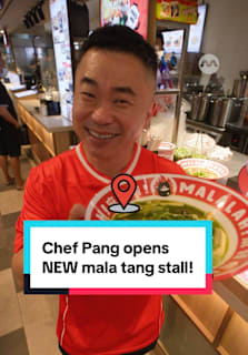 Antoinette cafe’s founder-chef Pang Kok Keong has opened a new hawker concept serving mala tang! Customers can choose their own ingredients and pick from four soup bases, like classic sauerkraut and a unique Hakka leicha broth that’s vegetarian-friendly. #8dayseathawker #malatang #mala #tiktoksg 