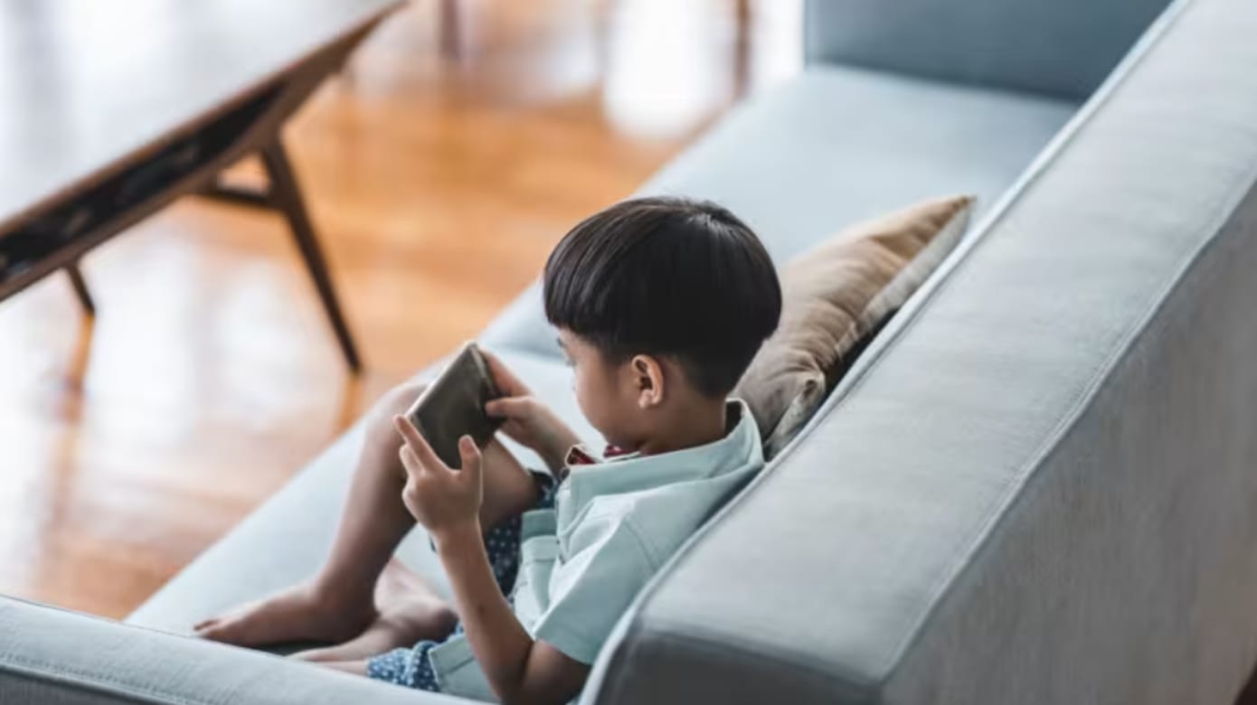 丹麦将立法禁青少年使用社媒 免受有害内容和不当商业意图侵扰